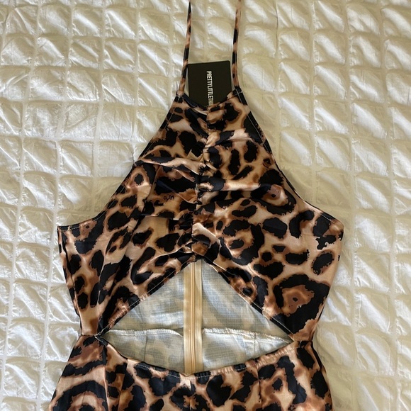 PrettyLittleThing leopard halter jumpsuit - Picture 2 of 7